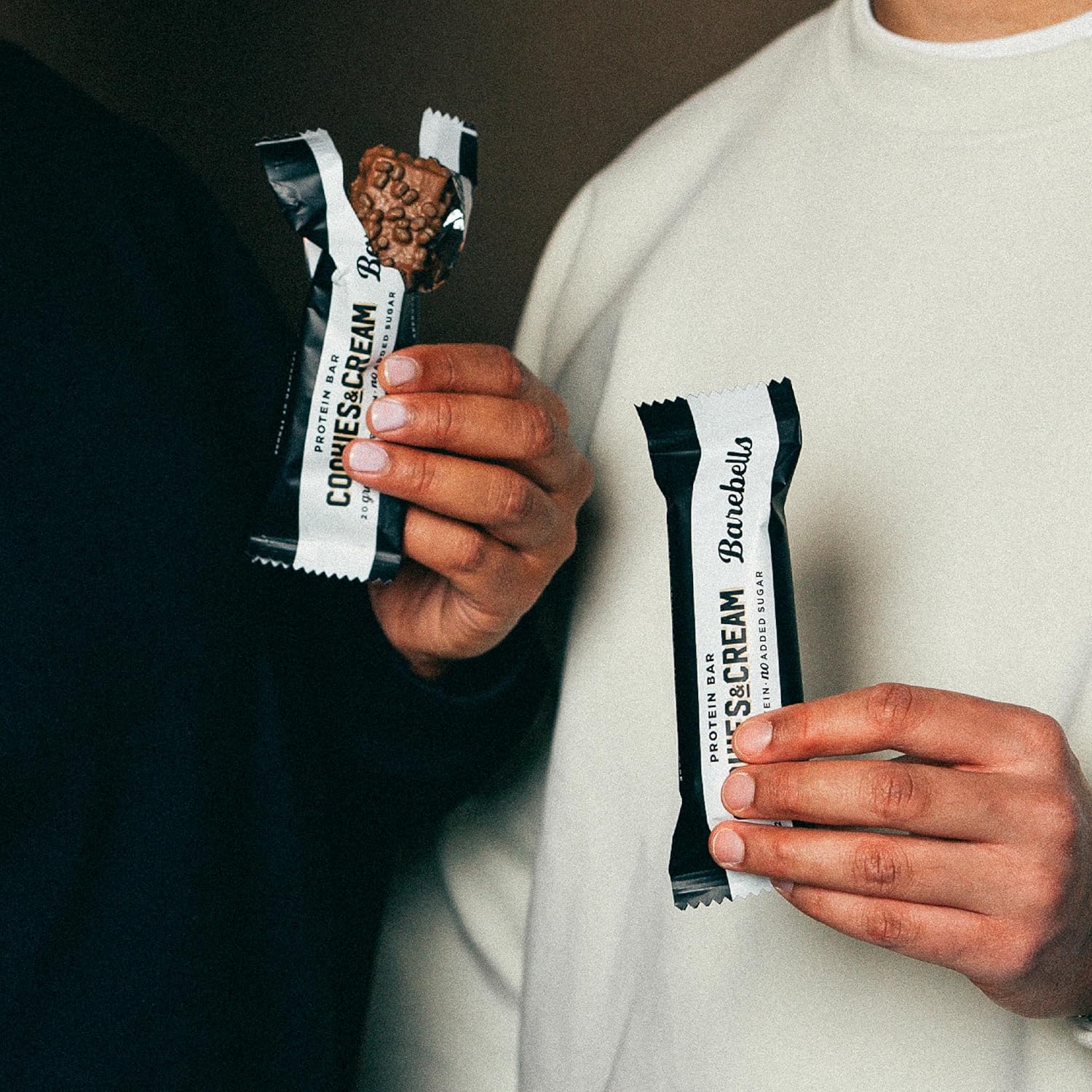Barebells Protein Bars Cookies & Cream - 12 Count, 20g High Protein Treats - Chocolate Nutrition Bar with 1g Total Sugars - On-The-Go Breakfast or Post-Workout Snack - Image 6
